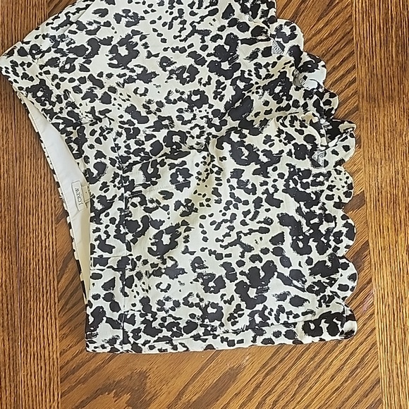 J CREW cheetah printed Scalloped Summer Shorts size 4 - Picture 2 of 9